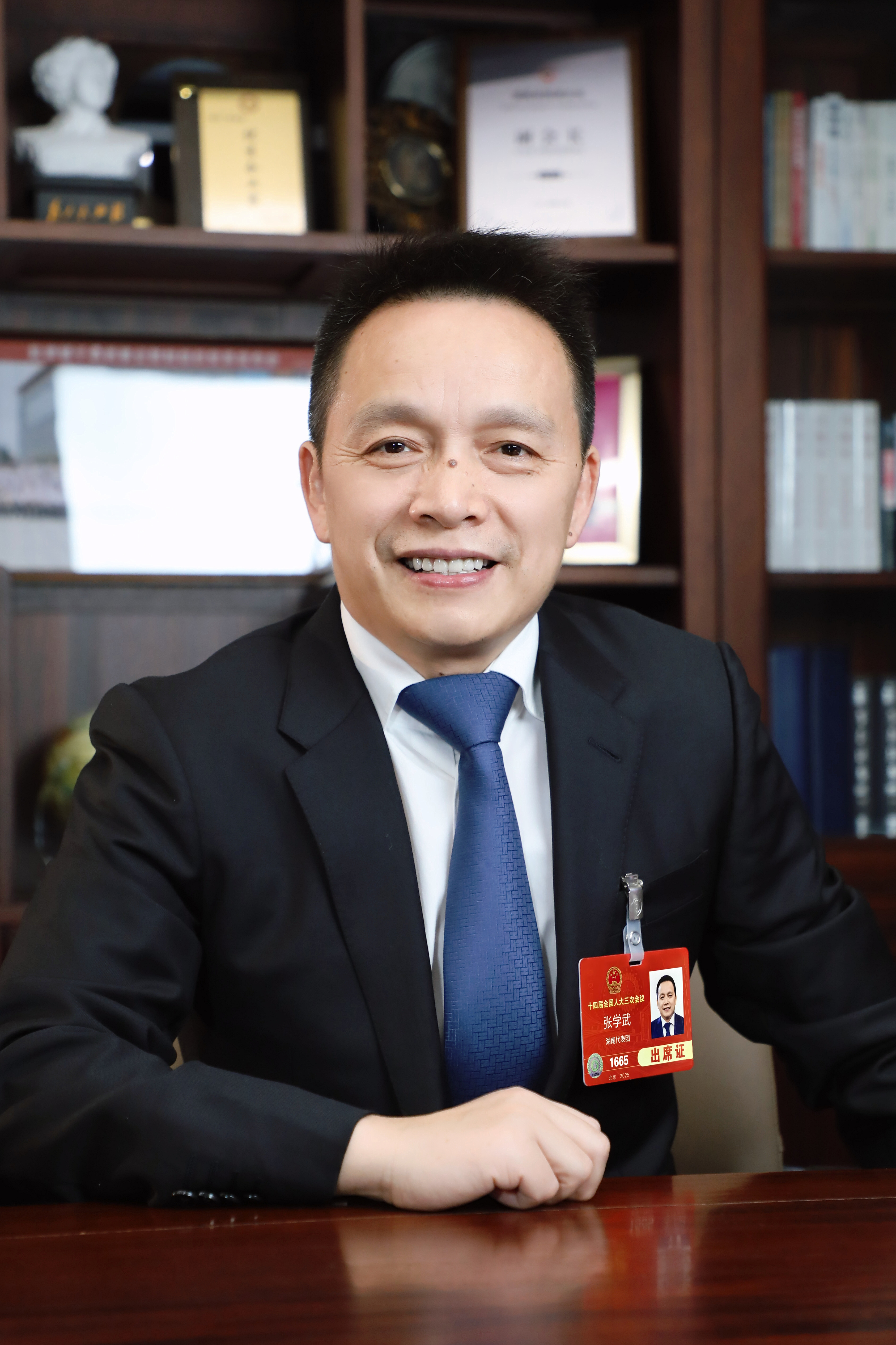 2025兩會 全國人大代表、鹽津鋪子董事長張學武赴京履職 2025兩會 全國人大代表、鹽津鋪子董事長張學武赴京履職