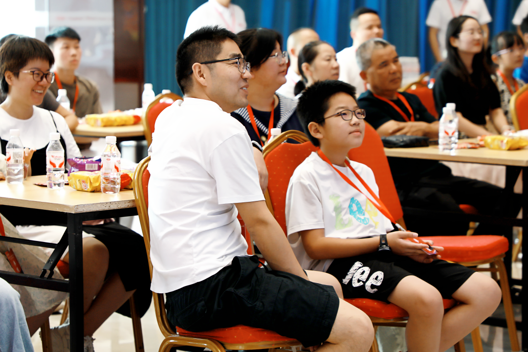 萌娃探班!2025鹽津鋪子員工家人開放日活動正式舉行 萌娃探班!2025鹽津鋪子員工家人開放日活動正式舉行