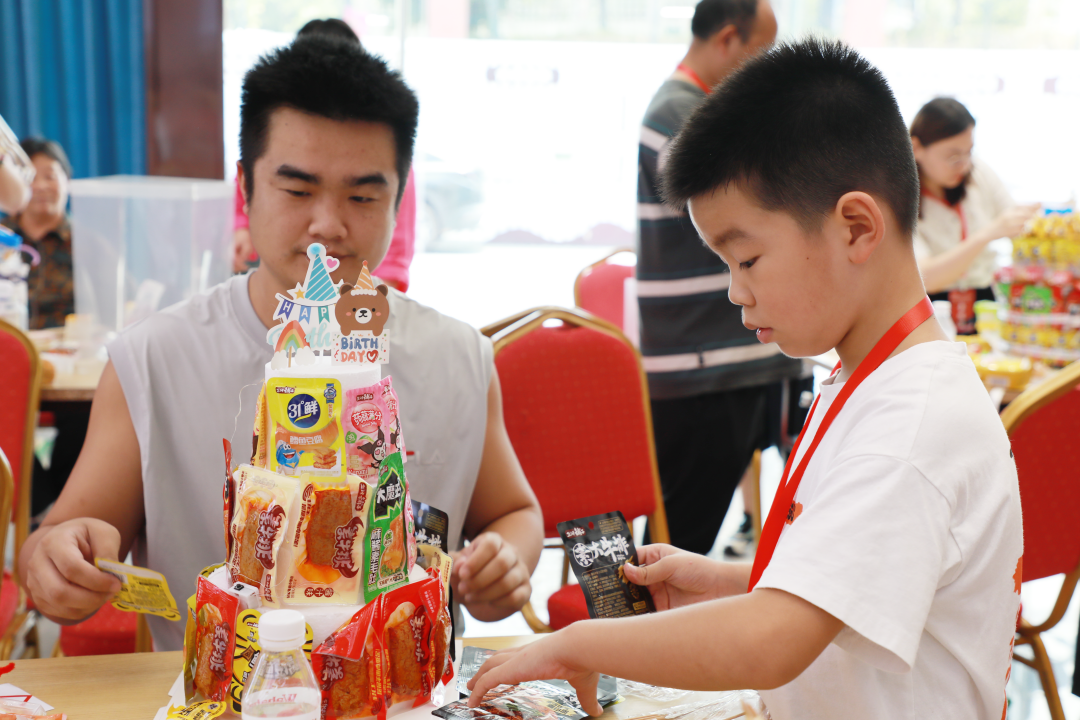 萌娃探班!2025鹽津鋪子員工家人開放日活動正式舉行 萌娃探班!2025鹽津鋪子員工家人開放日活動正式舉行